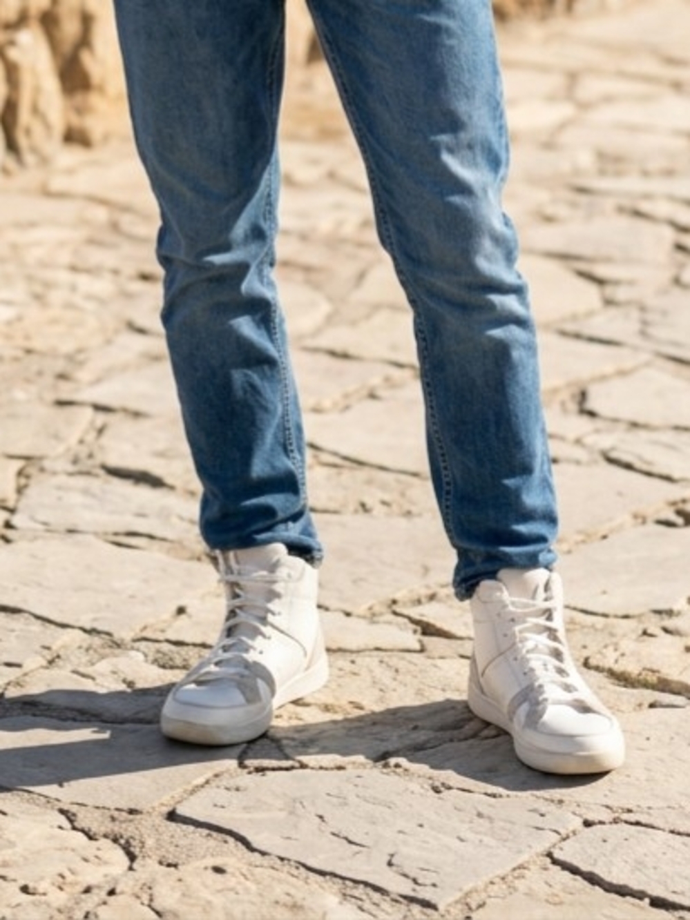 On Cloud The Roger Clubhouse Mid in White/Sand sneakers Style 98.98328  11.5